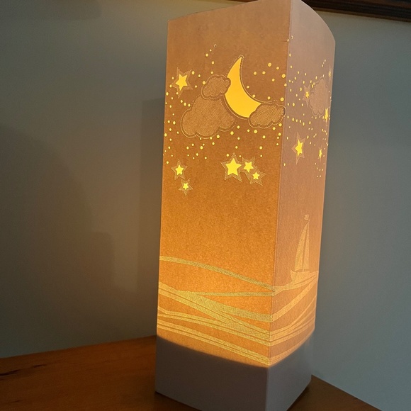 Paper Art Table Lamp - Light box lamp -Starry night on lake scene - Picture 2 of 11